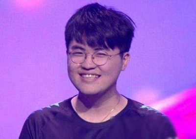 ​姿态和Rita一起直播，突然关闭摄像头，随后Rita发出奇怪