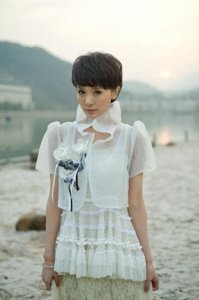 ​她在《甄嬛传》中因声音出圈，被赞美貌不输给华妃