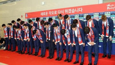 ​击败德国仍不够？韩国队回国遭极端球迷扔鸡蛋