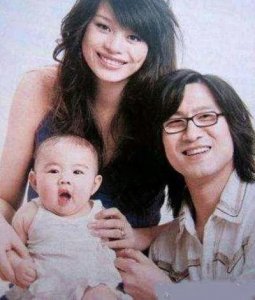 ​震撼！汪峰家庭全景，4个孩子3位母亲