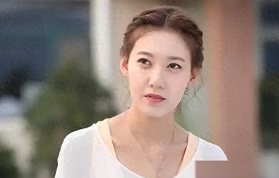 ​她是靳东“亲妹妹”，出道25年零绯闻，拒绝过苏有朋追求嫁普通