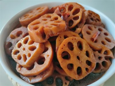 ​如此简单的莲藕做法，却好吃到一盘子都不够，这也太下饭了吧