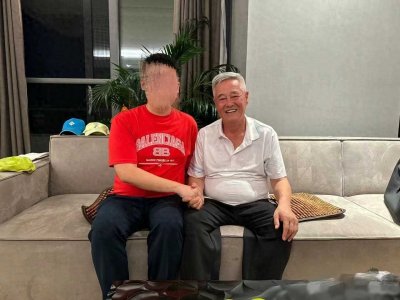 ​赵本山近照大肚腩抢镜，女儿球球官宣生子秀幸福，外孙正脸首曝光