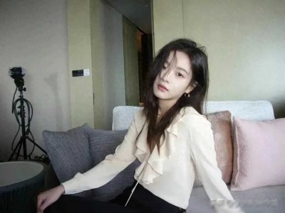 ​五官精致清新自然的李庚希