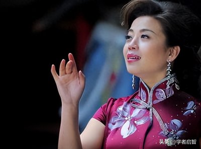 ​春晚歌唱家张也，55岁不婚无子女，与“男闺蜜”吕继宏让人羡慕