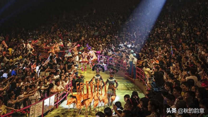 广州市长隆旅游度假区,占地面积 1万亩,门票价格 285-350元