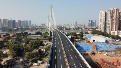 ​开通倒计时！记者率先体验大修后的鹤洞大桥