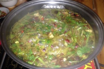 ​150秒|太销魂！重口味“牛粪”火锅竟是贵州特色美食