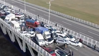 ​郑新黄河大桥200多辆车连环相撞已致1死！交警：突发团雾