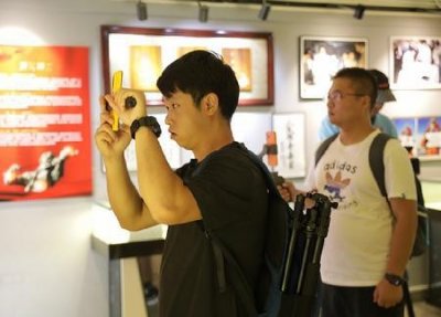 ​快手网红探寻“聂耳和国歌”的故事