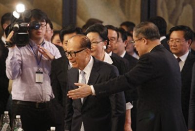 ​李嘉诚到底做了什么事情，导致现在舆论一面倒的声讨他？