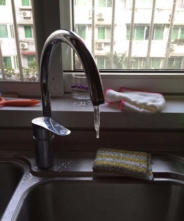 厨房外扩自来水管冻了怎么办