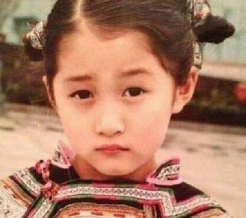 从小美到大的女明星，欧阳娜娜童年照太可爱了吧