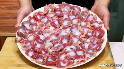 ​鸡胗炒青椒的做法（怎样做青椒炒鸡胗好吃？三个小技巧，炒出的鸡胗香辣爽口无