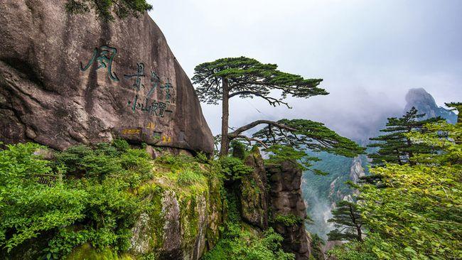 1.从莲花池站乘坐索道至光明顶。