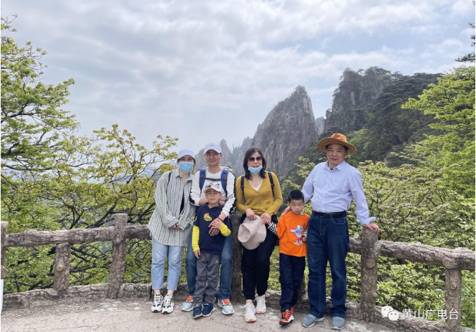 4.游览景区结束后，乘坐景区电瓶车下山到莲花池停车场（黄山机场）。