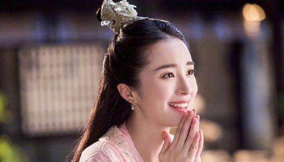 胡冰卿居然是双胞胎,亲姐照片曝光,名字叫胡玉洁!