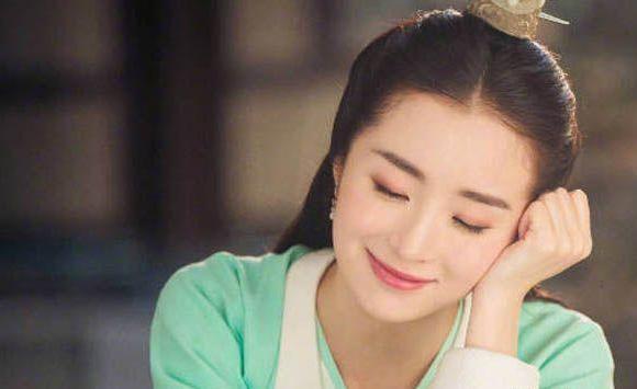 胡冰卿居然是双胞胎,亲姐照片曝光,名字叫胡玉洁!