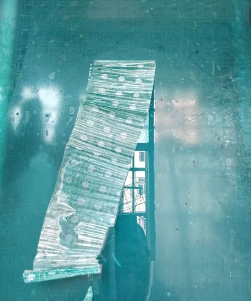 玻璃纸风化了怎样去掉