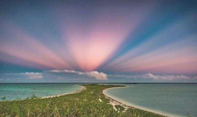 ​波光明灭的意思，李白的咏月诗，有什么样的思想价值和审美特征？