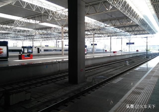 成渝高速铁路提速（成渝高铁四川盆地第一条时速350公里的高速铁路）(9)