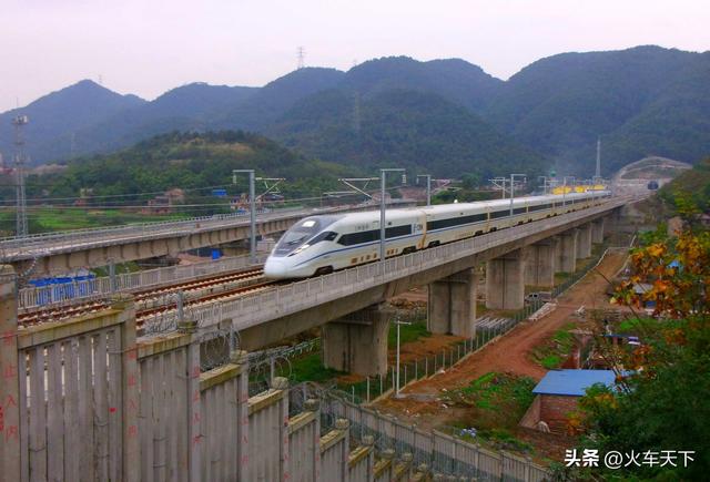 成渝高速铁路提速（成渝高铁四川盆地第一条时速350公里的高速铁路）(7)