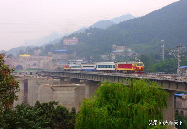 成渝高速铁路提速（成渝高铁四川盆地第一条时速350公里的高速铁路）(4)