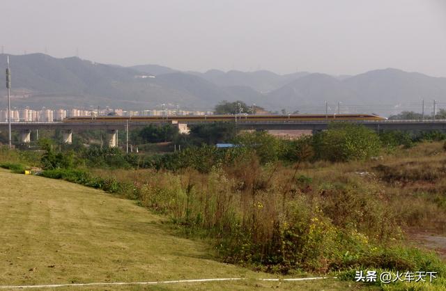成渝高速铁路提速（成渝高铁四川盆地第一条时速350公里的高速铁路）(5)