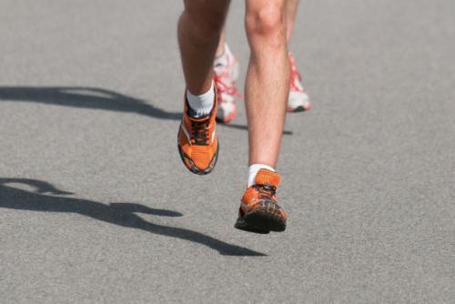 正确跑步姿势和标准跑姿（跑步姿势越完美）(3)