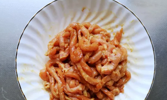 怎么让肉丝炒的嫩,肉丝怎么炒嫩一些图2