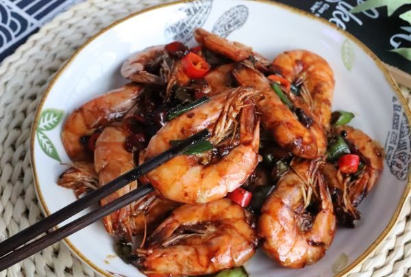 虾怎么炒才好吃,怎样炒大虾好吃又简单视频图9