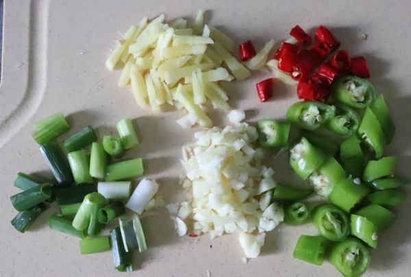 虾怎么炒才好吃,怎样炒大虾好吃又简单视频图2