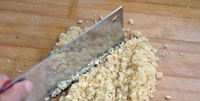 烤海蛎子蒜泥做法,烤箱蒜蓉烤生蚝的做法图3