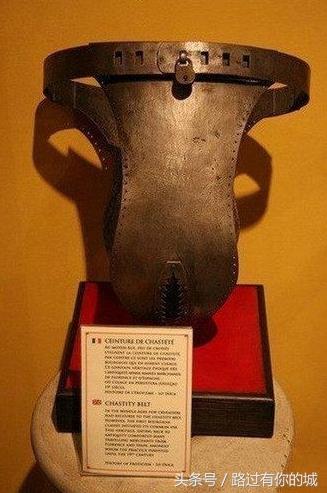 直击古代束缚女子贞节的枷锁，看着让人心悸，不敢想象穿上的感受