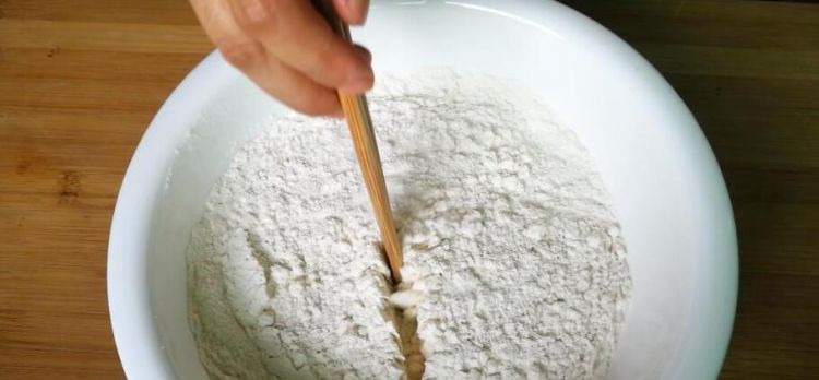 烫面怎么和面不粘手,烫面包子和面小窍门