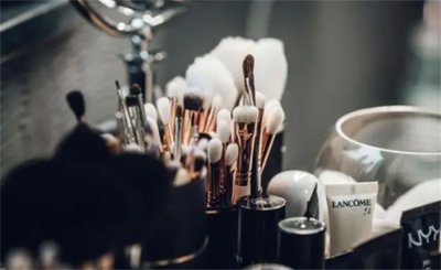 ​女子使用化妆品后流产 化妆品对人的身体有伤害吗？