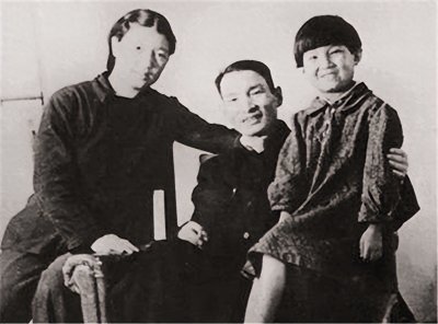 ​于若木：曾任陈云的秘书，19岁嫁给陈云，儿子官至副国级