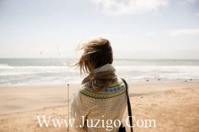 ​却好像隔了千万里的文案明明你就在身边的句子(63句)