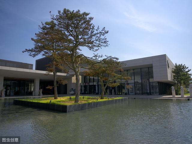 山东青岛唯一的七星级酒店，住一晚要几千元，看起来却破破旧旧