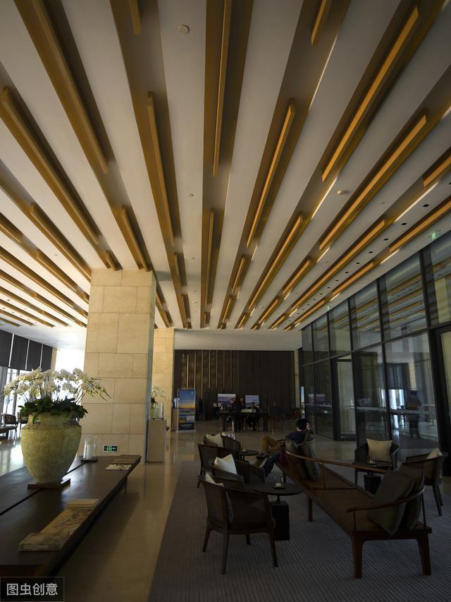 山东青岛唯一的七星级酒店，住一晚要几千元，看起来却破破旧旧