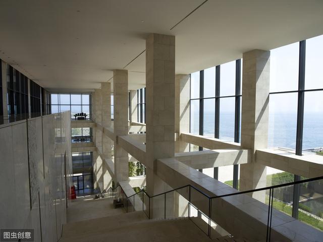 山东青岛唯一的七星级酒店，住一晚要几千元，看起来却破破旧旧