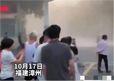 ​揪心！漳州一小学门口突发车祸，1死8伤，目击者透露细节 警方通报