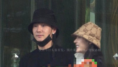 ​张天爱盛一伦穿情侣装一起回女方家里，疑似恋情曝光