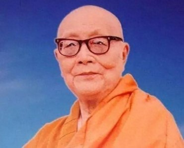 ​隆莲法师：才女32岁弃官从佛，97岁火化有200多颗舍利子