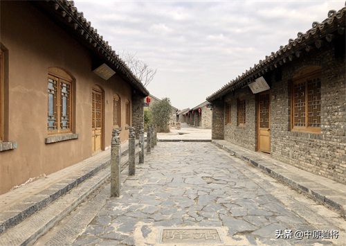 宜阳县三乡镇，建了一座古镇除了房子根本见不到人