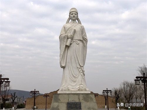 宜阳县三乡镇，建了一座古镇除了房子根本见不到人