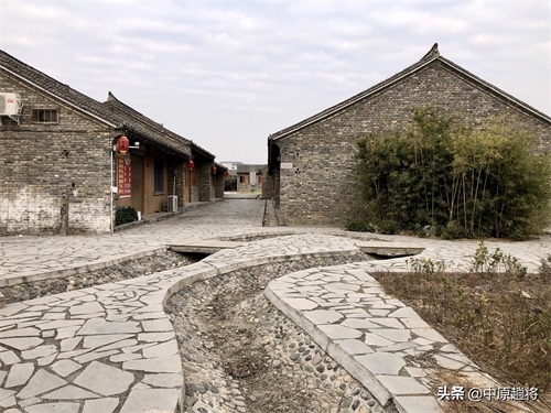 宜阳县三乡镇，建了一座古镇除了房子根本见不到人