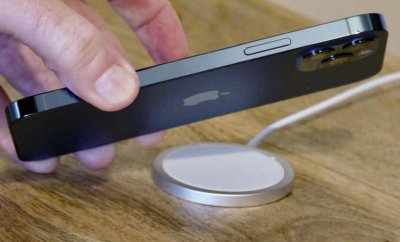 ​“美国有苹果，中国有菠萝”，网友笑晕的菠萝手机，支持6G网络