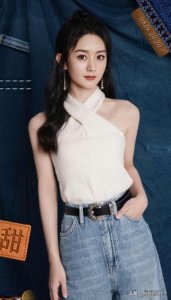 ​36岁杨幂和35岁赵丽颖同框，一个像中年阿姨一个像甜美姐姐（个人