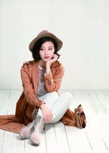 ​陈雅婷：从清纯校花到时尚焦点的惊艳蜕变